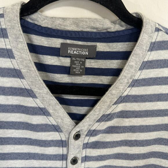 Kenneth Cole Reaction Men's Gray/Blue Striped V-Neck Tee Size XL Reverse Print - Picture 2 of 4